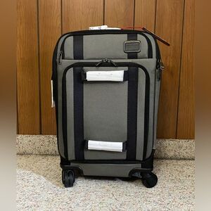 TUMI Merge International Front Lid Four-Wheel Carry-On